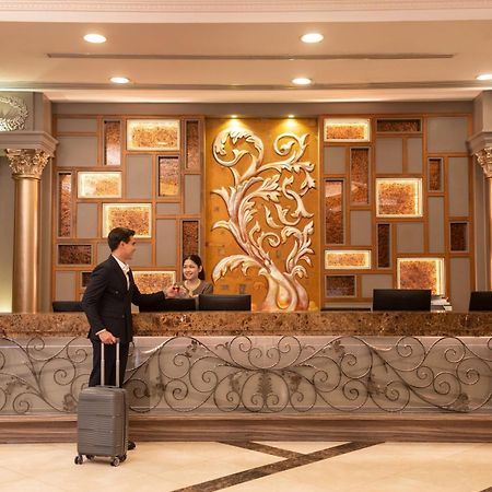 The Berkeley Hotel Pratunam Bangkok Exterior photo