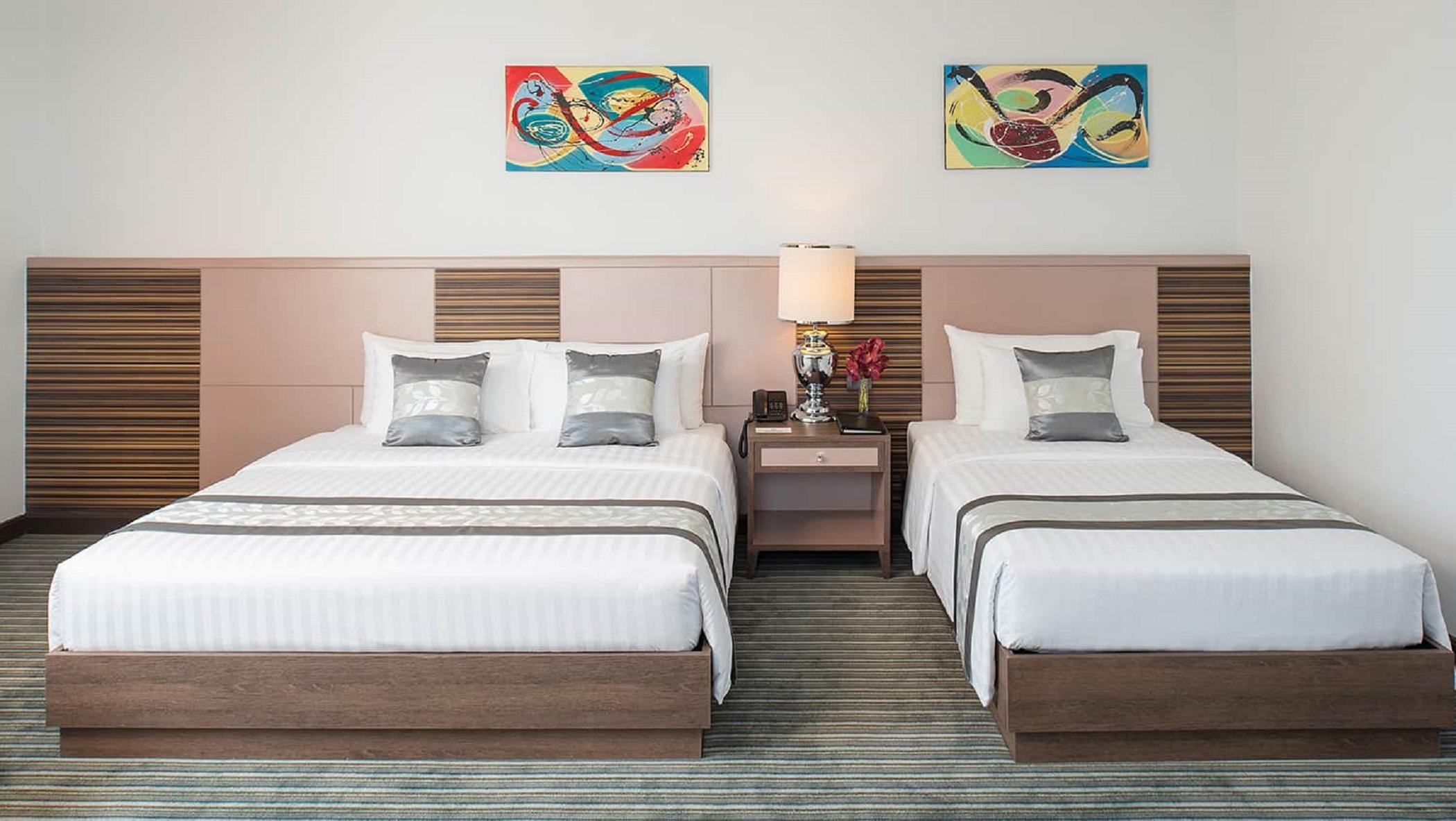 The Berkeley Hotel Pratunam Bangkok Exterior photo Deluxe Room