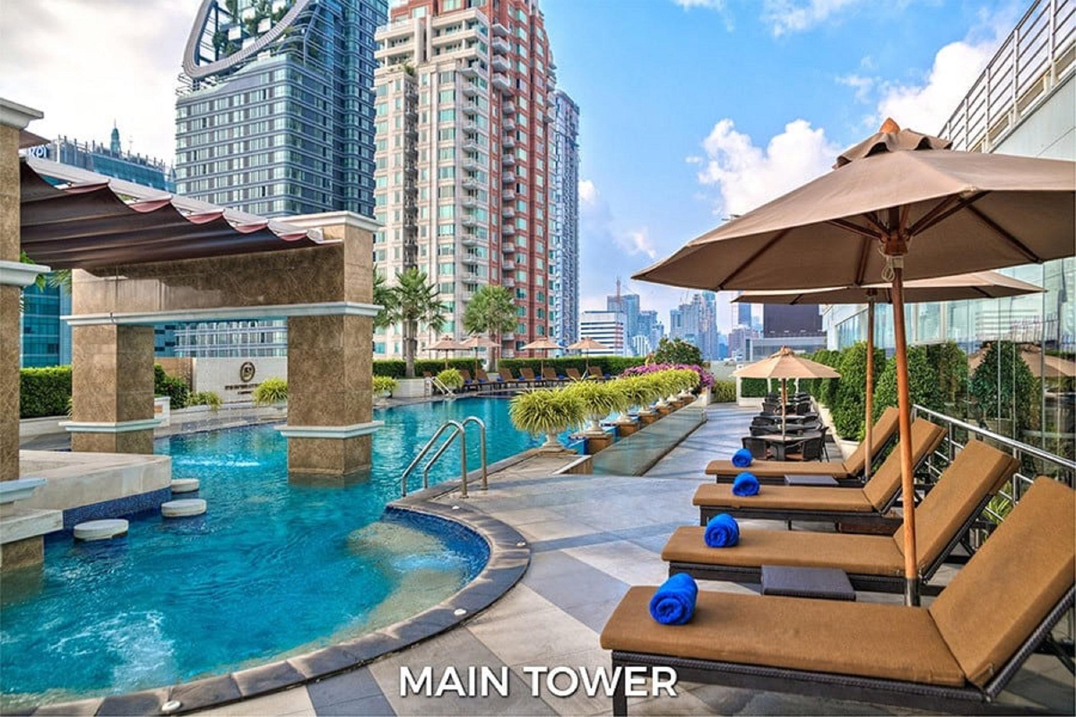 The Berkeley Hotel Pratunam Bangkok Exterior photo The swimming pool at the main tower