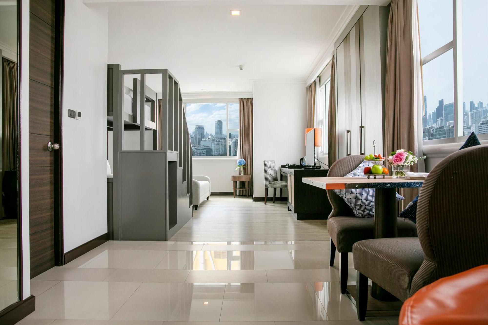 The Berkeley Hotel Pratunam Bangkok Exterior photo A typical hotel room