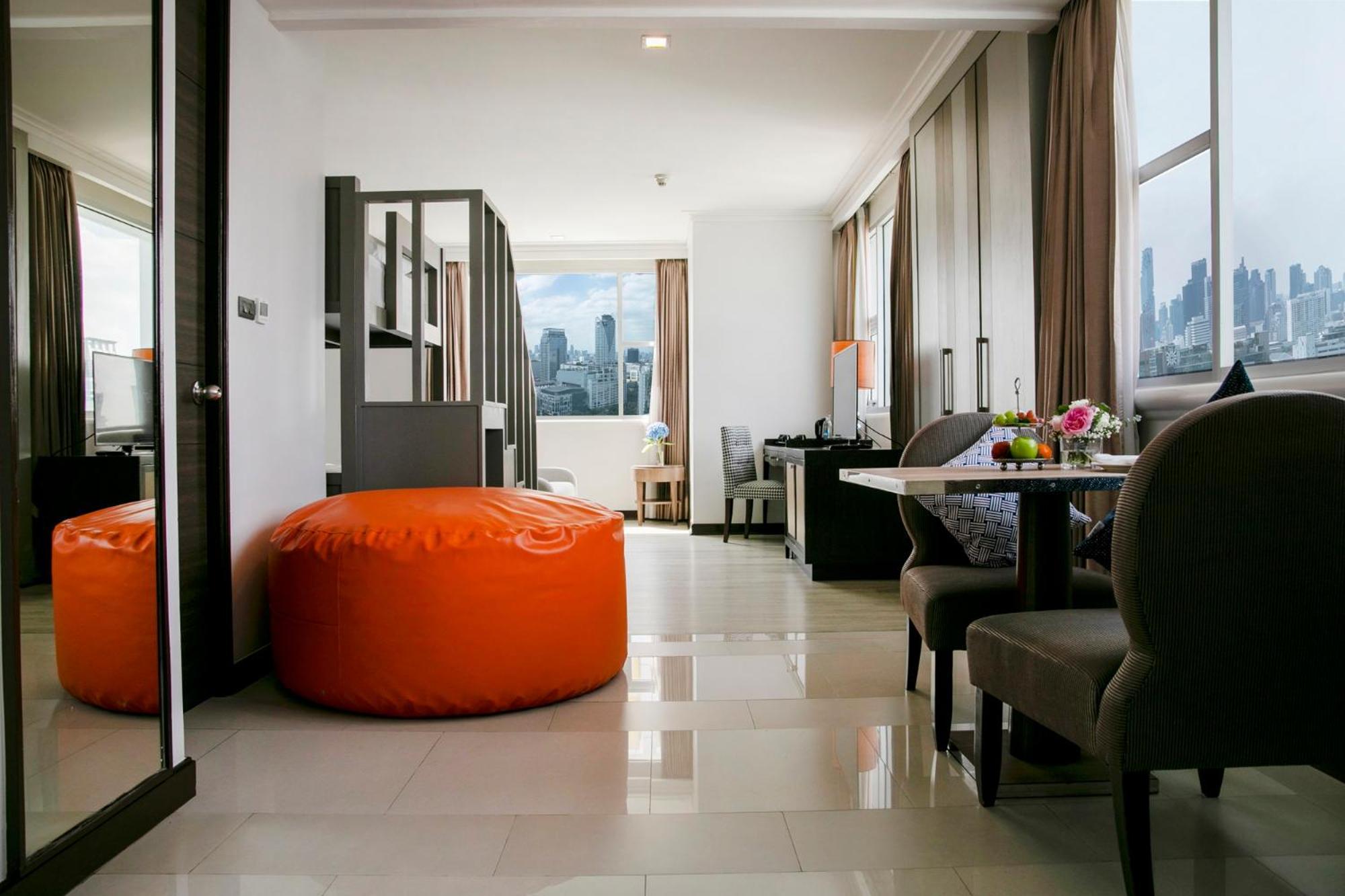 The Berkeley Hotel Pratunam Bangkok Exterior photo A bean bag in a hotel room
