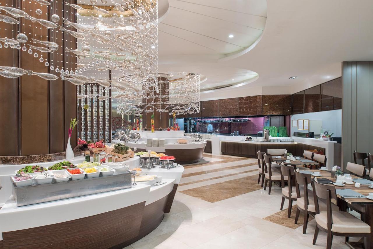 The Berkeley Hotel Pratunam Bangkok Exterior photo The restaurant